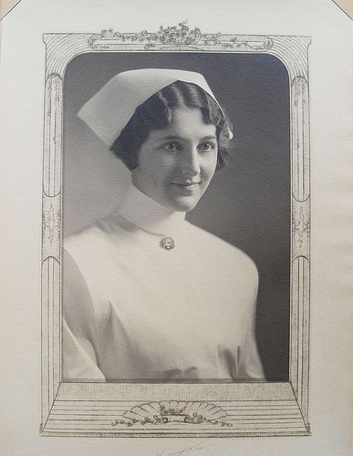 scar on my right knee remains