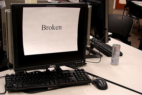 A-Broken-Computer-May-Be-a-Nightmare-for-an-Inexperienced-Performer